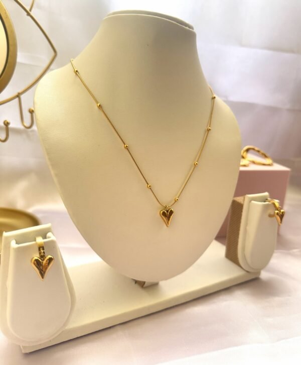 heart chain 1