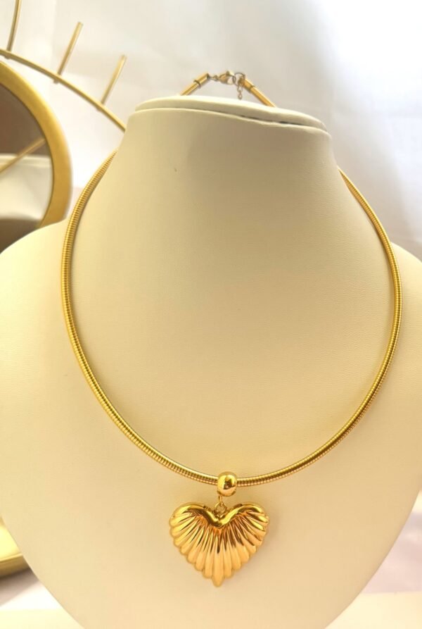 heart stripe heart chain