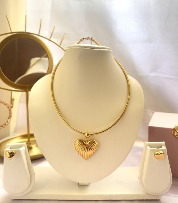 spiral heart spike chain