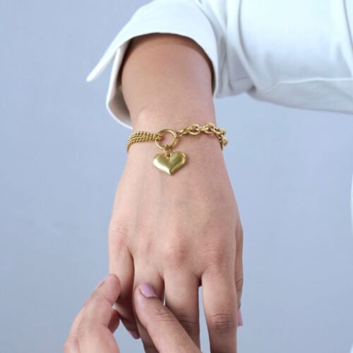 Heart linked bracelet